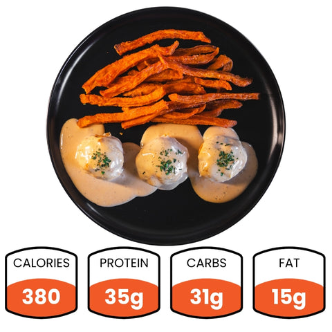 Buffalo Chicken Meatballs served with creamy sauce and sweet potato fries make a healthy dinner—380 calories, 35g protein, 31g carbs, and 15g fat per serving. Ideal for meal prep!.