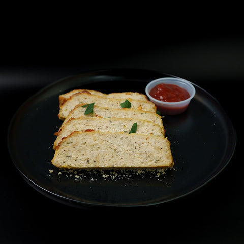 Pastel de carne griego con pollo, queso feta y espinacas