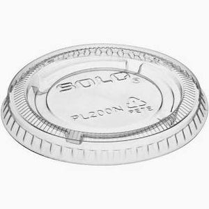 Clear plastic Hummus cup lid with ridged edges and small sipping opening, labeled SOLO and PL200N PETE with a recycling symbol.
